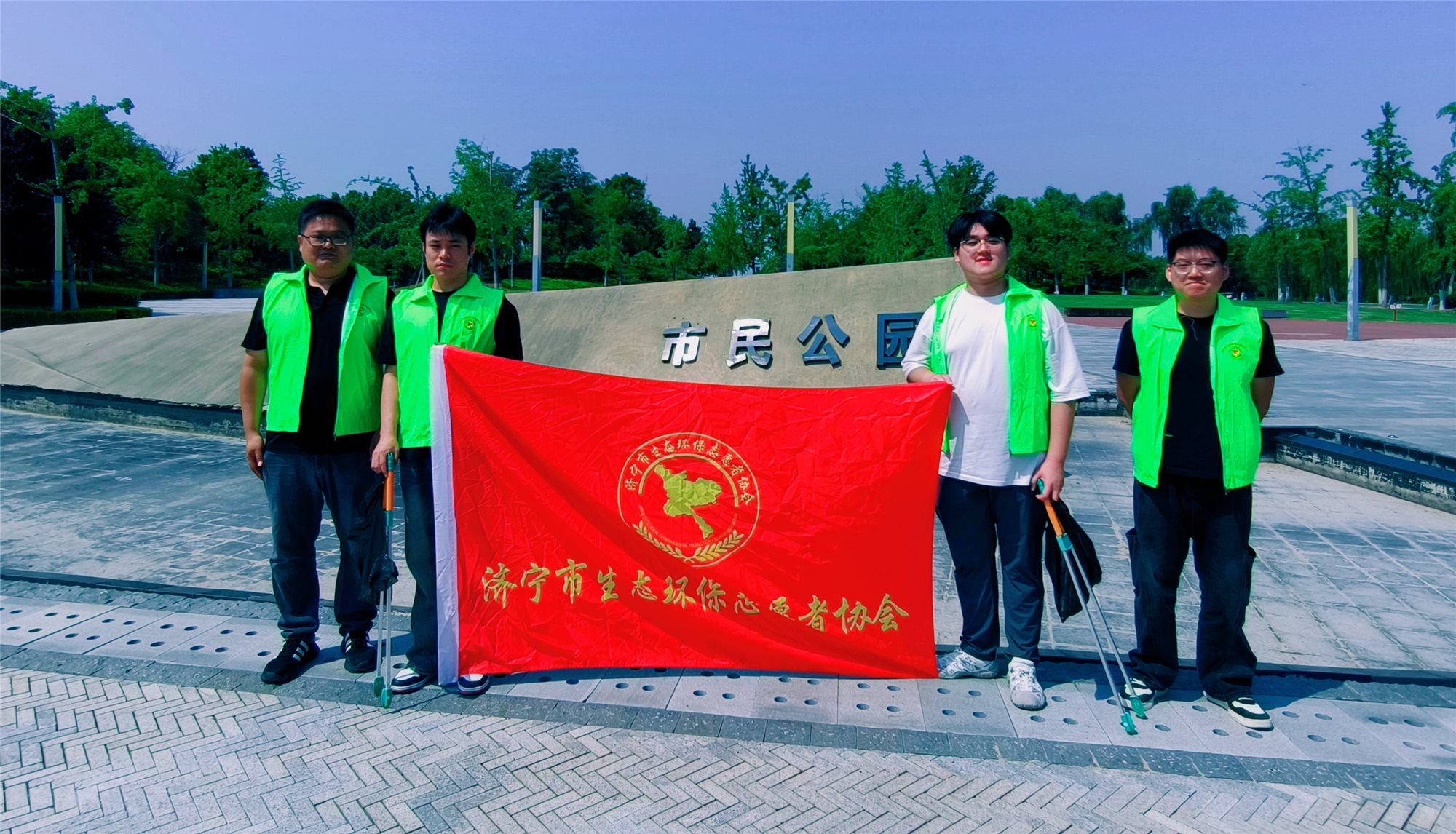 合影_副本.jpg